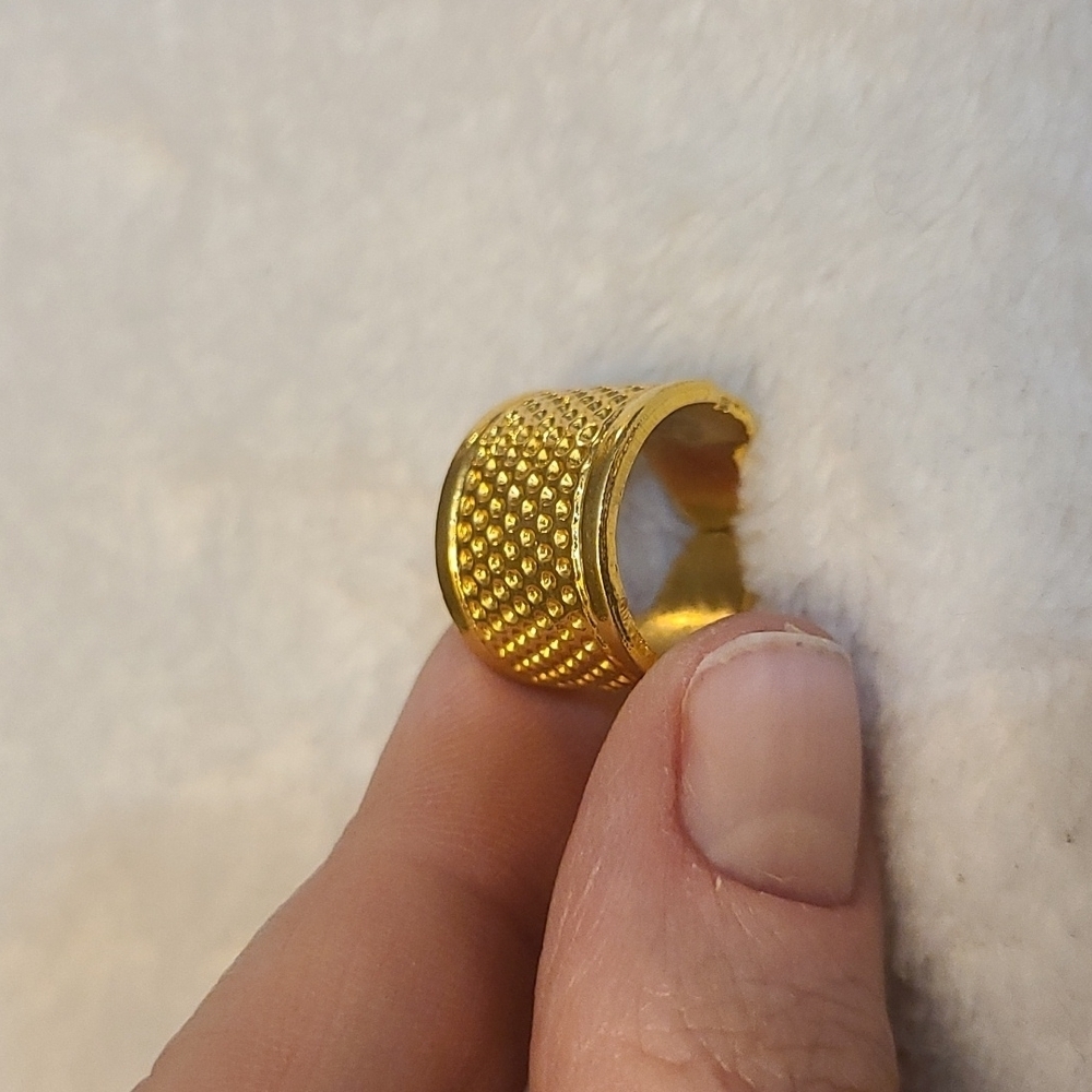 Ring vintage gold tone thick